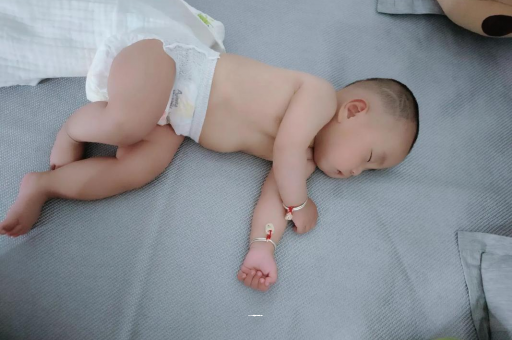 宁德3个月宝宝怎么抱